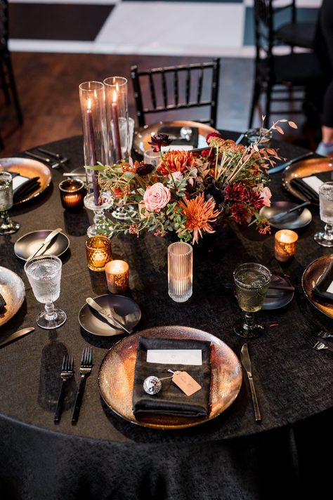 How can you incorporate black into your wedding decor? Take notes from this black wedding at the Clementine Hall in Nashville, TN. They hadd black linens, black cutlery, and even black vases complete with deep colorful flower arragemenets. | John Myers Photography & Videography Black Table Linens Wedding, Black Wedding Table Setting, Black Wedding Table, Moody Wedding Decor, John Myers, Wedding Reception Hall, Wedding Planning Binder, Black Cutlery, Nashville Wedding Venues