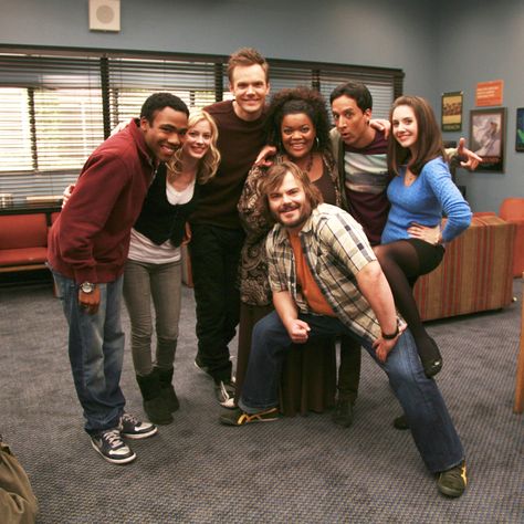 Jack Black, Danny Pudi, Joel McHale, Alison Brie, Donald Glover, Gillian Jacobs and Yvette Nicole Brown. - season 1. Community Tv Series, Community Memes, Community Tv Show, Danny Pudi, Joel Mchale, Tenacious D, Community Tv, Yvette Nicole Brown, Community Show