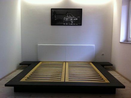 japanese platform bed Japanese Bed Frame, Bed Frame Diy, Japanese Platform Bed, Platform Bed Plans, Floating Platform Bed, Bookcase Plans, Japanese Bed, Best Platform Beds, Floating Platform