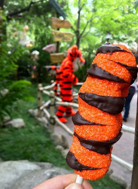 Tigger Tails, Disneyland Snacks, Disney Parque, Disney Desserts, Disneyland California Adventure, Disneyland Food, Disney Treats, Disney World Food, Disneyland Tips