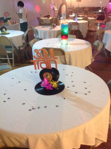 Record/album centerpiece Soul Train Centerpieces, Records Centerpieces, Record Centerpieces Ideas, 70s Decorations, Soul Train Party Decorations, 70s Theme Party Decorations, Soul Train Themed Party, 70s Birthday Party Ideas, Motown Party