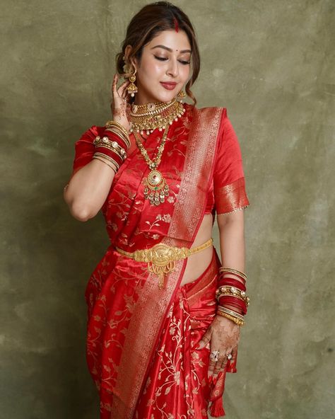 Star Gallery (@stargallery2020) / X Wedding Outfits Indian, Sonarika Bhadoria, Bengali Bridal Makeup, Indian Bridal Photos, Desi Models, Actress Images, Beautiful Dresses Short, Photo Pose Style, Bride Photo