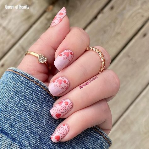 Natalie Cornish on Instagram: “We are attending a wedding reception today so what better way to dress up my nails than with this gorgeous Queen of Hearts? The delicate…” Marble Nail Polish, Mix Match Nails, Light Nail Polish, Red Heart Design, Queen Of Heart, Street Makeup, Regular Nail Polish, Gold Nail Polish, Light Nails