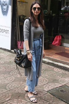 Aditi Rao Hydari Jeans Outfits, Summer Decent Outfits, Plazzo With Top Outfit Casual, Aditi Rao Hydari Airport Looks, Hydari Aditi Rao, Aditi Rao Hydari Casual Outfit, Aditi Rao Hydari Western Outfits, Aditi Rao Hydari Outfits, Aditi Rao Hydari Casual