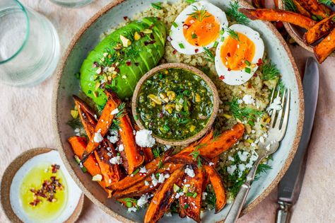 This nourishig + delicious sweet potato pesto + quinoa bowl is loaded w/ gut-friendly ingredients to optimize your digestion & hormone health. Menstruation Recipes, Cycle Sinking, Hormone Recipes, Sweet Potato Pesto, Moon Cycling, Hormone Hacks, Fertility Recipes, Cortisol Diet, Cycle Synching