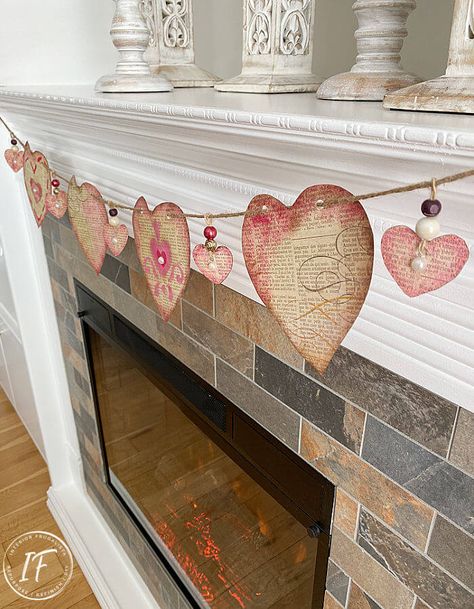 Valentines Banner Ideas, Valentines Diy Garland, Vintage Valentine Crafts Diy, Victorian Valentines Decorations, Paper Banners Ideas Diy, Diy Valentine Garland, Valentine Garland Ideas, Vintage Valentine Crafts Ideas, Valentine Garland Diy