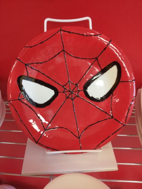 Spiderman Pottery Painting, Clay Cafe, Pottery Cafe, Plate Drawing, Cute Easy Paintings, Diy Pottery Painting, Color Me Mine, Clay Plates, Cerámica Ideas