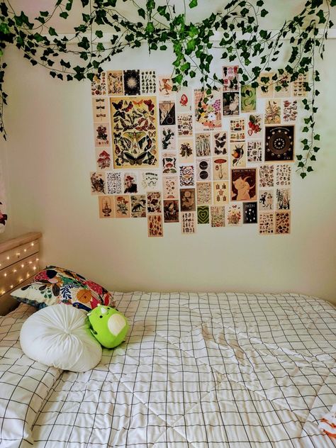 Boho Picture Wall, Room Redecorating, Card Aesthetic, Redecorating Ideas, Dorm Wall Decor, Dorm Walls, Picture Collage Wall, Wall Ideas, Picture Collage