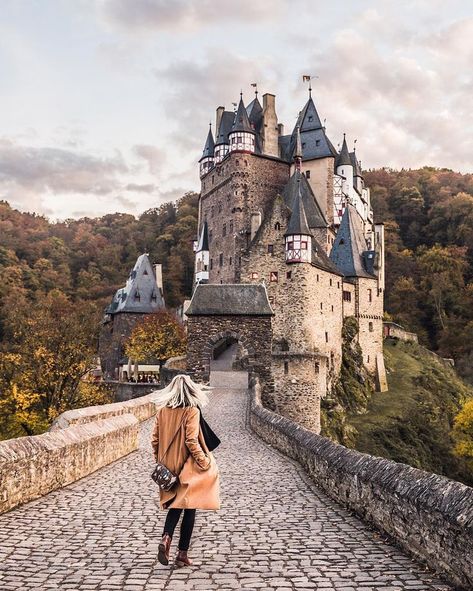 Visiting Germany, German Aesthetic, Eltz Castle, Castle In Germany, Castle Germany, Spirit Of Halloween, Haunted Castle, Germany Castles, Neuschwanstein Castle