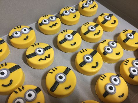 Minion Oreos Minion Rice Krispie Treats, Disney Chocolate Covered Oreos, Minion Oreos, Minion Cake Pops Diy, Minion Chocolate Covered Oreos, Minion Desserts Easy, Minion Cake, 3rd Birthday, Baked Goods