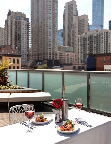 Best Rooftop Brunch Restaurants in Chicago Brunch Chicago, Aesthetic Chicago, Rooftop Brunch, Chicago Bucket List, Chicago Weekend, Chicago Living, Restaurants In Chicago, Chicago Vacation, Chicago Things To Do