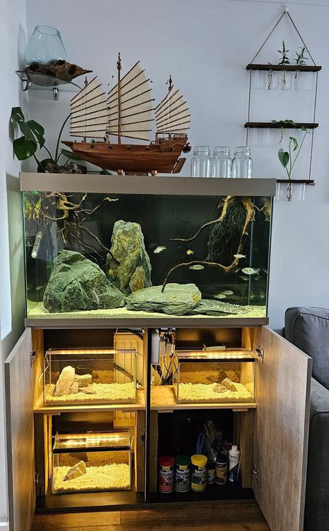 Nursery Tanks Fishtank Ideas Furniture, Fish Tank Display, Fish Tank Aesthetic, Fish Aquarium Decorations, Fish Tank Themes, Fish Tank Terrarium, Black Bedroom Design, Aquascape Design, Fish Tank Design