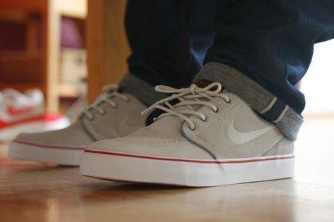 Nike sb Janoski ´jetstream´ by Felixbrs1, via Flickr Stefan Janoski Nike, Nike Sb Janoski, Shoes Grey, Sharp Dressed Man, Grey Nikes, Vans Old Skool Sneaker, Nike Sb, Shoe Game, Boy Fashion