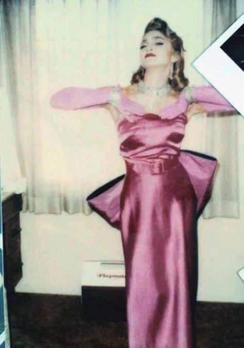 Madonna Pink Dress, Madonna Iconic Looks, 80s Heartthrobs, Madonna Outfits, Madonna Material Girl, Modelling Poses, Madonna Rare, Madonna Concert, Mary Lambert