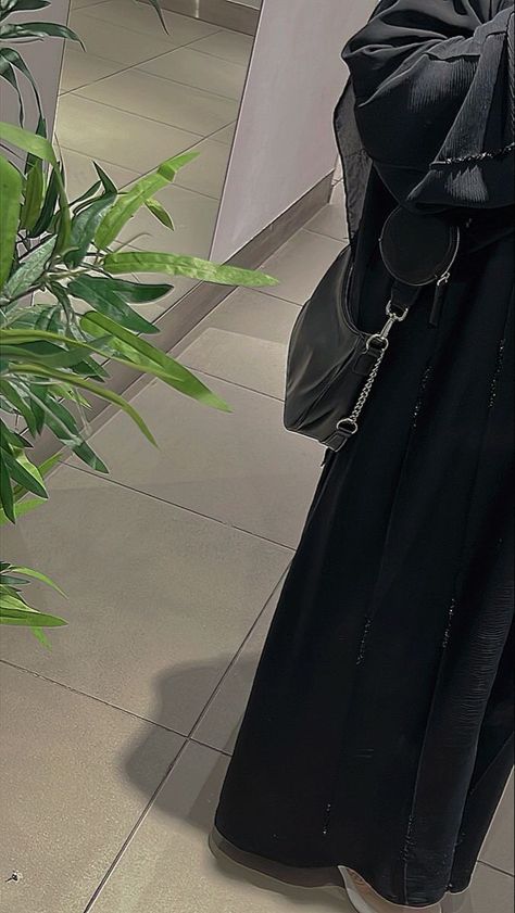 Aesthetic Muslim Girl, Muslim Girl Aesthetic, Cute Dope Outfits, Al Fatiha, Muslimah Photography, Beautiful Eyes Pics, Hijabi Aesthetic, Mode Abaya, Cute Instagram Pictures