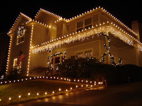 National Grid wants everyone to educate themselves a bit this holiday season. Decorations don't have to make your energy bill go up so much. LED lights and simple energy saving tips will help you keep a closer-to-normal electric bill for the holidays. Christmas Lights Outside, Christmas History, Christmas Light Installation, Hanging Christmas Lights, Christmas House Lights, Cottage Shabby Chic, Christmas Light Displays, Christmas Lighting, Xmas Lights