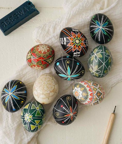 Ukrainian Crafts, Pysanka Eggs, Animal Easter Eggs, Pysanky Eggs Pattern, Emu Egg, Paper Flower Wall Hanging, Naturally Dyed Easter Eggs, Ukrainian Eggs, Wall Hanging Ideas