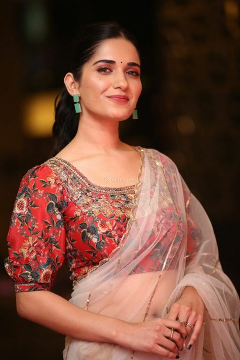 Ruhani Sharma, Onam Saree, Photo Men, Saree Wearing Styles, Realistic Sketch, Saree Wearing, Neha Sharma, Saree Photoshoot, Unique Blouse Designs