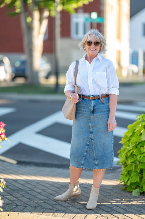 Denim Skirt Outfit Spring, Fall Denim Skirt Outfits, Jean Skirt Outfits Fall, Midi Jeans Skirt, Midi Outfits, Dressed For My Day, Spring Skirt Outfits, Engagement Photo Outfits Fall, 50s Women