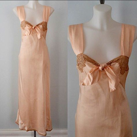 1930s Nightgown, 1920s Evening Gowns, Nightgown Vintage, Satin Nightgown, Long Nightgown, Wedding Romantic, Pale Peach, Vintage Nightgown, Romantic Outfit