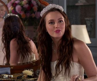 I love the hair, makeup, and dress Blair wore when marrying Louis... Even though the marriage didn't last! Definitely my fav  #blairwaldorf Blair Waldorf Wedding, Estilo Blair Waldorf, Blair Waldorf Aesthetic, Blair Waldorf Gossip Girl, Blair And Serena, Stile Blair Waldorf, Gossip Girl Aesthetic, Jenner Makeup, Gossip Girl Outfits