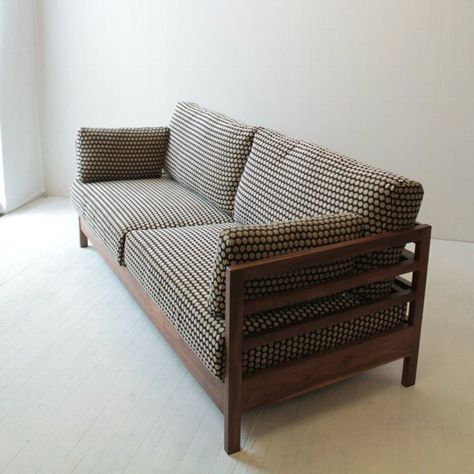 Wooden Frame Sofa, Palette Patio Furniture, Sofa Design Wood, Wooden Sofa Set Designs, Wooden Sofa Designs, Cozy Furniture, Sofa Bed Design, Furniture Details Design, Pallet Furniture Living Room