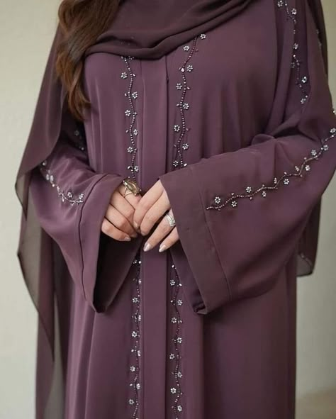 Aari Work Abaya Design, Abaya Stitching, Dubai Abaya Design, Net Dress Design, Latest Abaya Designs, Beautiful Abayas, Dress Soiree, Abaya Designs Latest, Islamic Fashion Dresses