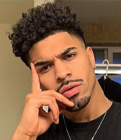 Afro Latino Men Hairstyles, Afro Latino Haircuts, Light Fade Haircut, Afro Hairstyles Men, Male Haircuts Curly, Drop Fade Haircut, Curly Hair Fade, Latino Men, Black Men Haircuts