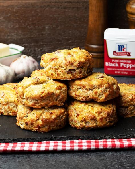 Cheddar And Black Pepper Biscuits Biscuits Cheddar, Pepper Biscuits, Savory Biscuits, Dried Chives, Extra Sharp Cheddar, Savoury Biscuits, Cheddar Biscuits, Savory Bread, Muffin Bread