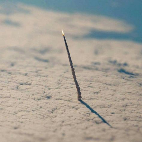 This is the pic of a space shuttle leaving our atmosphere taken from space by NASA. Amazing isn't it. And how nano are we in the cosmic scale. Tilt Shift Photos, Above Clouds, Nasa Space Shuttle, John Wilson, Earth Atmosphere, Tilt Shift, Foto Tips, International Space Station, Earth From Space