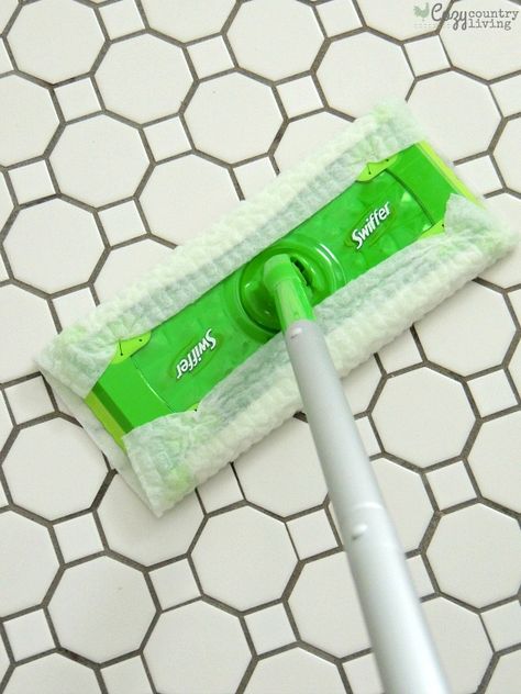 Swifter Hacks, Swiffer Hacks, Swiffer Mop, Things To Clean, Swiffer Pads, Cleaning Floors, Cleaning Inspiration, Mildew Stains, Clean Bathtub