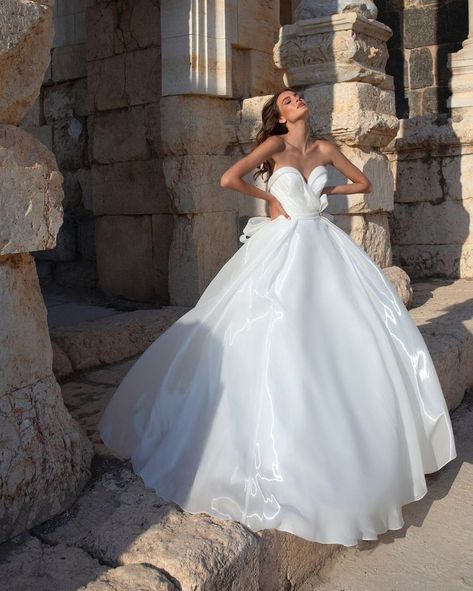 Strapless, sweetheart neckline ball gown with draped bodice from high sheen organza. Universally flattering and timeless, brides often choose a strapless style (like @PninaTornai #Style4795), especially because they are easy to accessorize! Pnina Tornai Style #4795 Wedding Dresses Ball Gown Simple, Pnina Tornai Wedding Dress Ball Gown, Pnina Wedding Dresses, Pnina Tornai Wedding Dress, Gown Simple, Wedding Dresses Taffeta, Cross Dresser, Wedding Dress Organza, Wedding Dress Guide