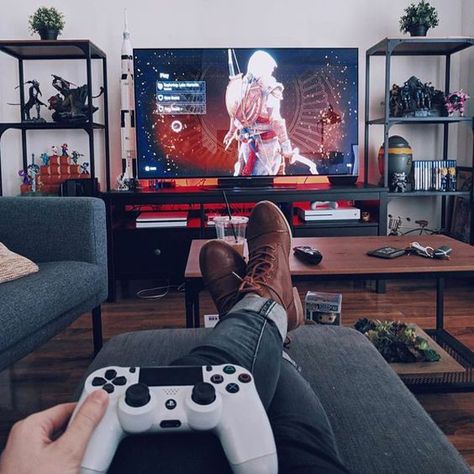 25 Coolest Gaming Rooms That Will Make Your Dreamy | Home Design And Interior Geek Room, Computer Gaming Room, Video Game Room Design, Living Room Setup, Video Game Rooms, Gaming Room Setup, Gamer Room, Video Game Room, Game Room Design