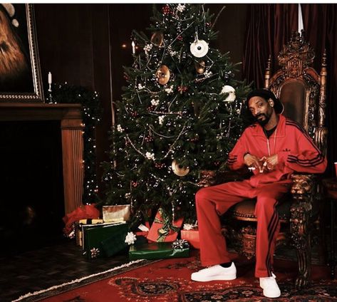 Rapper Christmas Wallpaper, Snoop Dogg Christmas, Celebrity Halloween Costumes, Spotify Playlists, Entertainment Tonight, Merry Christmas To All, African Inspired Fashion, Holiday Movie, Christmas Song