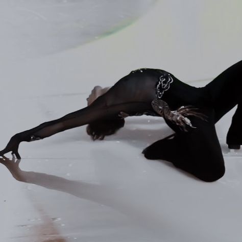 Regulus Figure Skating, Figure Skater Regulus Black, Figure Skating Aesthetic Men, Skater Outfit Men, Bird Set Free, Skater Outfit, Male Figure Skaters, Skating Aesthetic, Black Figure