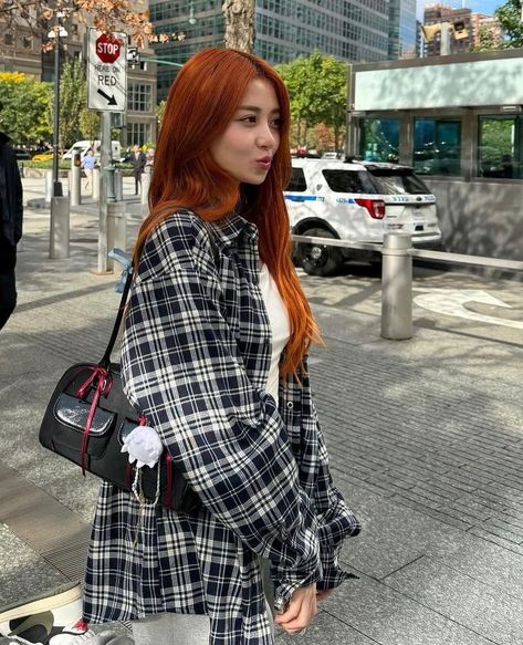 🎀🍇🌨️ STANDOIL CHUBBY BAG 🌸 ◦ @jenaissante’s pick ◦ available in 3 colors ◦ authentic from 🇰🇷 ◦ dm us for more info ◦ click 👉🏻… | Instagram Huh Yunjin, Orange Hair, Ginger Hair, Instagram Update, Role Models, South Korean Girls, Red Hair, بلاك بينك, Kpop Girls