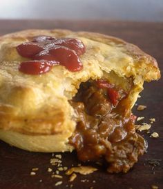 Curry piesssss!  Freezer tip: don't cook the pastry dough before freezing! Beef Pie Recipe, Savory Pie Crust, Mushroom Bacon, Bacon Pie, Meat Pie Recipe, Savory Pies Recipes, Beef Pies, Savory Pies, Meat Pies