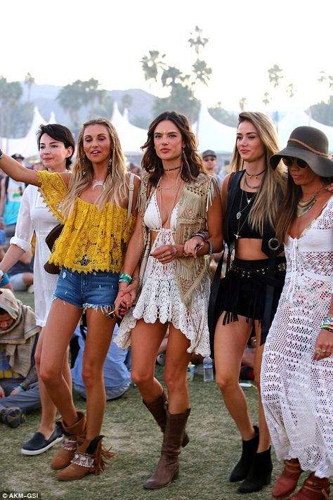 Festival chic: She donned a skimpy dress which featured a plunging neckline and a draped asymmetric hemline with leather cowboy boots Look Da Festival, Moda Coachella, Cozy Summer Outfits, Coachella Hair, Coachella 2016, Black Pinterest, Coachella Music Festival, Look Festival, Mode Hippie