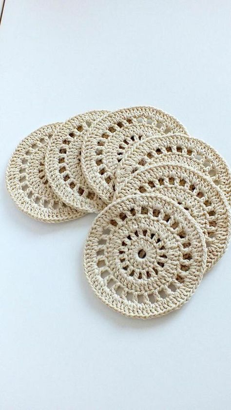 Pola Jaring, Crocheted Coasters, Pola Macrame, Crochet Placemat Patterns, Crochet Coasters Free Pattern, Clothes Tutorial, Crochet Coaster Pattern, Mode Crochet, Pola Amigurumi