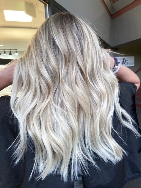 Pearly Blonde Balayage, Blonde Balayage Colors, Dimensional Platinum Blonde Balayage, End Of Summer Hair Color Blonde, Platinum Blonde Balayage Hair, Really Blonde Balayage, Light Dimensional Blonde, Different Shades Of Blonde Highlights, Trendy Blonde Hair Highlights