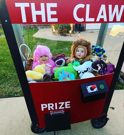 Costume Stroller Ideas, Diy Halloween Wagon Ideas, Costumes With Strollers, The Claw Halloween Costume, Twin Customes Ideas, Twin Costume Ideas Baby, Claw Machine Halloween Costume, Halloween Costume With Stroller, Diy Wagon Halloween Costume