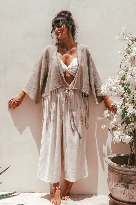 Therapist Outfit, Flowy Outfits, Trendy Trousers, Comfort Clothing, Trendy Trouser, Flowy Style, Boho Summer Outfits, Bali Fashion, Romantic Outfit