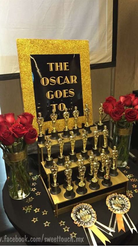 Hollywood Theme Party Decorations, Oscars Theme Party, Deco Cinema, Hollywood Birthday Parties, Oscars Party Ideas, Red Carpet Theme, Hollywood Birthday, Hollywood Party Theme, Prom Themes