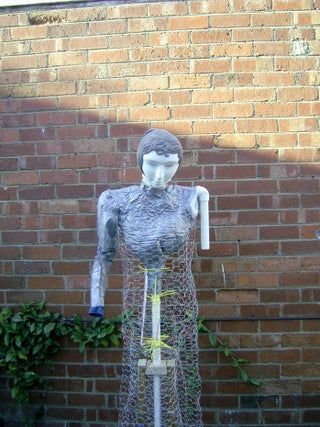 Doctor Who 'Weeping Angel' Halloween Decoration : 6 Steps (with Pictures) - Instructables Doctor Who Halloween, Monster Mud, Angel Halloween, Nerd Crafts, Weeping Angel, Hay Day, Angel Statues, Diy Home Decor Ideas, Home Decor Projects