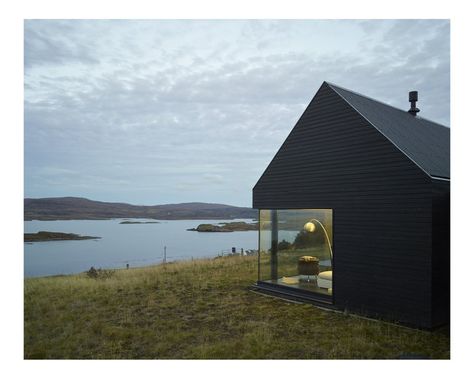 Cottages Interiors, Skiing In Japan, Scotland Vacation, Worlds Finest, The Isle Of Skye, Skye Scotland, Modern Farmhouse Exterior, Remote Island, Isle Of Skye