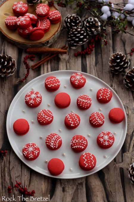 Macarons aux épices de Noël - Rock the Bretzel Christmas Macarons, Chocolate Macaron, Macaron Flavors, Macaron Cookies, Macaroon Recipes, Christmas Spices, Easy Cream, Homemade Muesli, Macaron Recipe