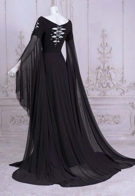 Vampiric Goth, Evermore Fashion, Gothic Gowns, Oc Dress, Dark Wedding Theme, Goth Outfit Ideas, Elven Dress, Goth Beauty, Dress Aesthetic