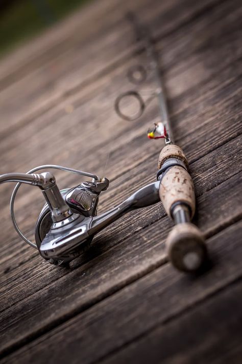 Fishing Tackle Room, Bass Fishing Pictures, Shimano Fishing, Fishing Pictures, Bass Boat, Fish Wallpaper, Fishing Decor, Catching Fish, Spinning Reels