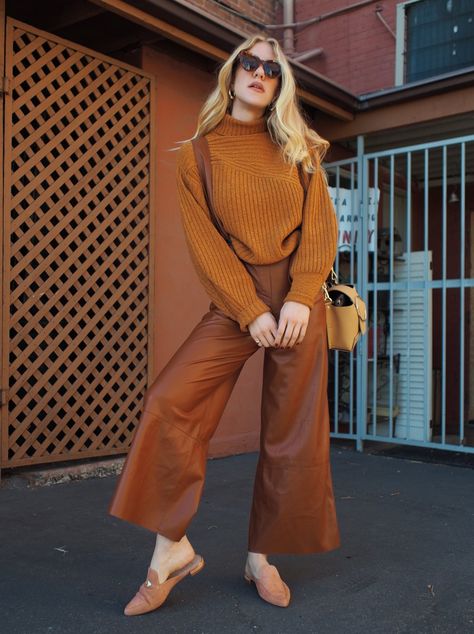 Terracotta Outfit, Terracotta Pants, Nude Outfits, Work Fits, Fall Winter Trends, Fall Wear, Minimalist Chic, Cold Weather Fashion, Neutral Fashion