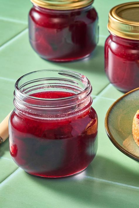 Plum Jelly Red Grape Jelly Recipe, Plum Jelly Recipe Easy, Canning Plums Recipes, Wild Plum Jelly Recipe, Plum Jelly Recipe, Black Cherry Jello, Canning Plums, Refrigerator Jam, Plum Preserves